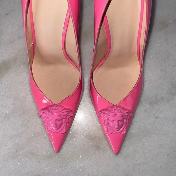 New Versace Pink Palazzo Medusa Patent Leather Pointed Toe Pump in Pink - Picture 10 of 17